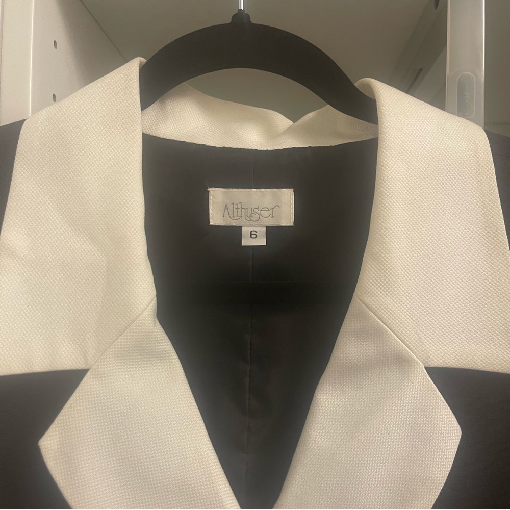 Black and white wrap dress with cute belt tie - Picture 5 of 6